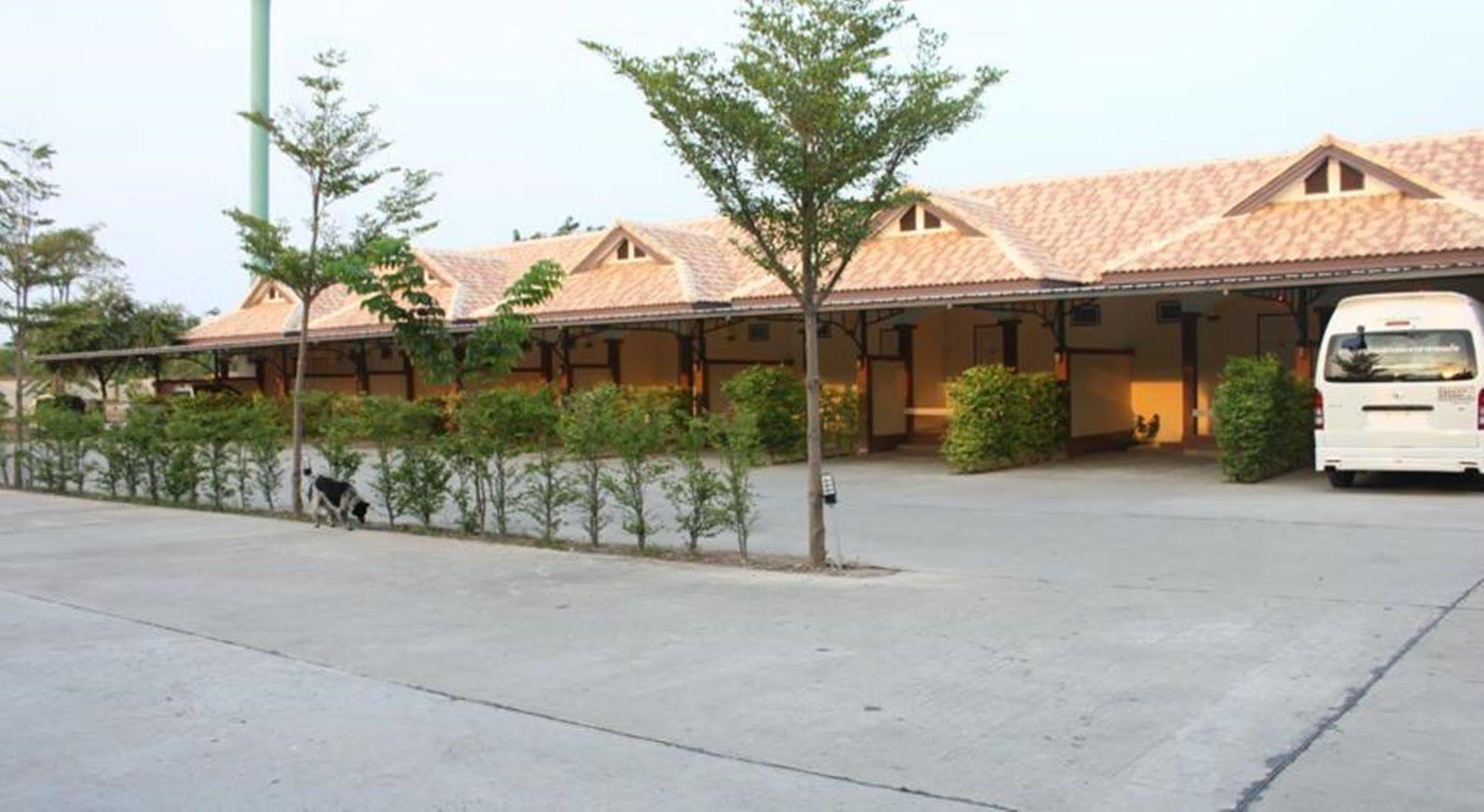 Saraburi Garden Resort Bagian luar foto